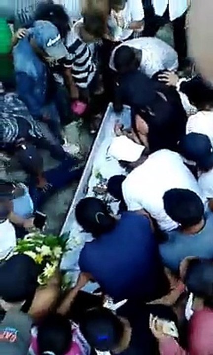 Se arma un tremendó rebú en el entierro del joven Frangelys