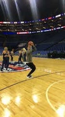 Jan Vertonghen's crazy 3-pointer basketball