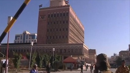 الحكومة اليمنية الشرعية تصرف مرتبات كل الموظفين