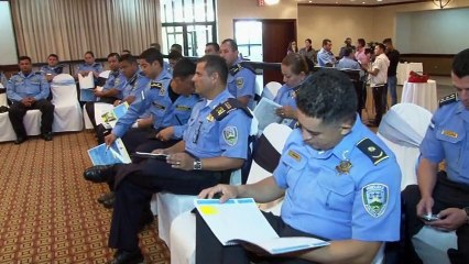 Regalo de año nuevo remezon en la policia