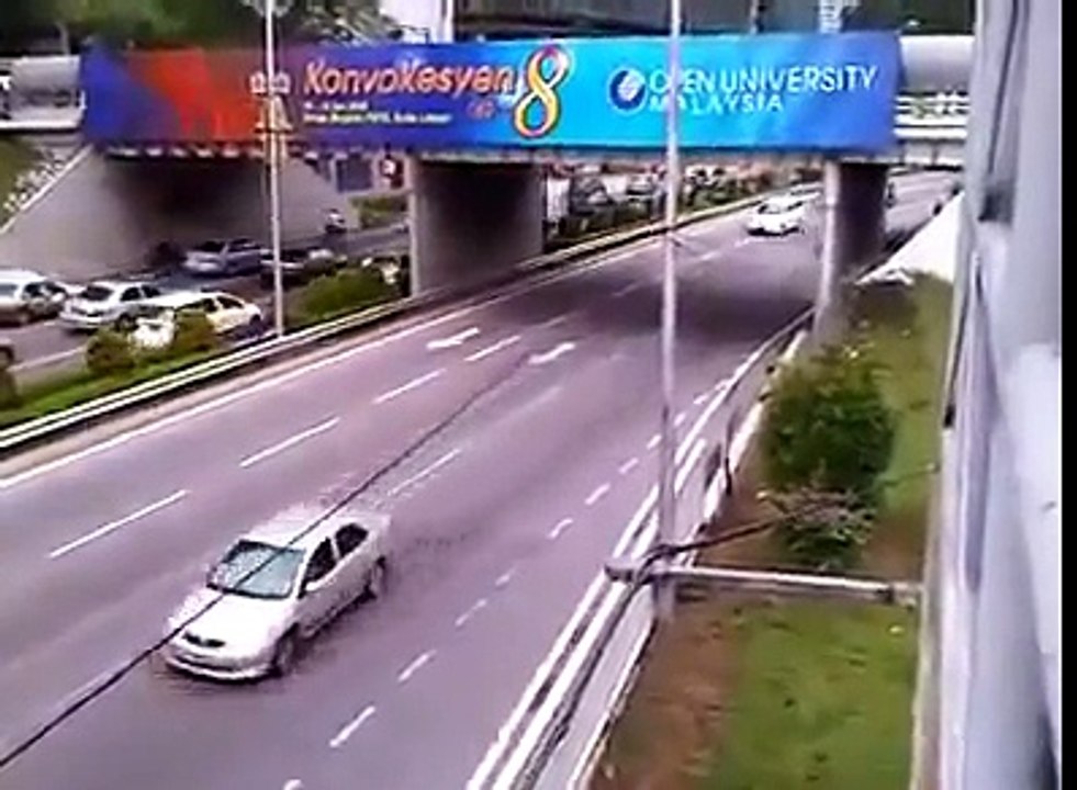 Drift - Police chasing Street Racer on highway. Very Funny. jdm