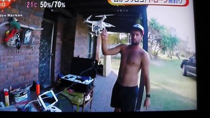 ドローンで魚釣り❗️空から魚を見つけたら餌を落とす、食いついたら陸からリールで引き寄せる：船釣りの方が良いかも-XMgvrbdQZh4