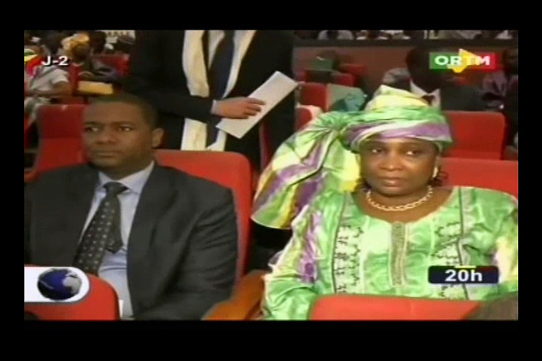 Le premier ministre preside le forum des jeunes sur l’entrepreneuriat au palais de la culture