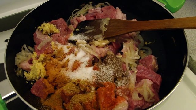 Beef Curry - Bangladeshi Style- গরুর মাংস রান্না - বাংলাদেশী স্টাইল [English Subtitles]