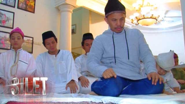 Kebersamaan Keluarga Gen Halilintar Jalani Ibadah Shalat - Silet 12 Januari 2017