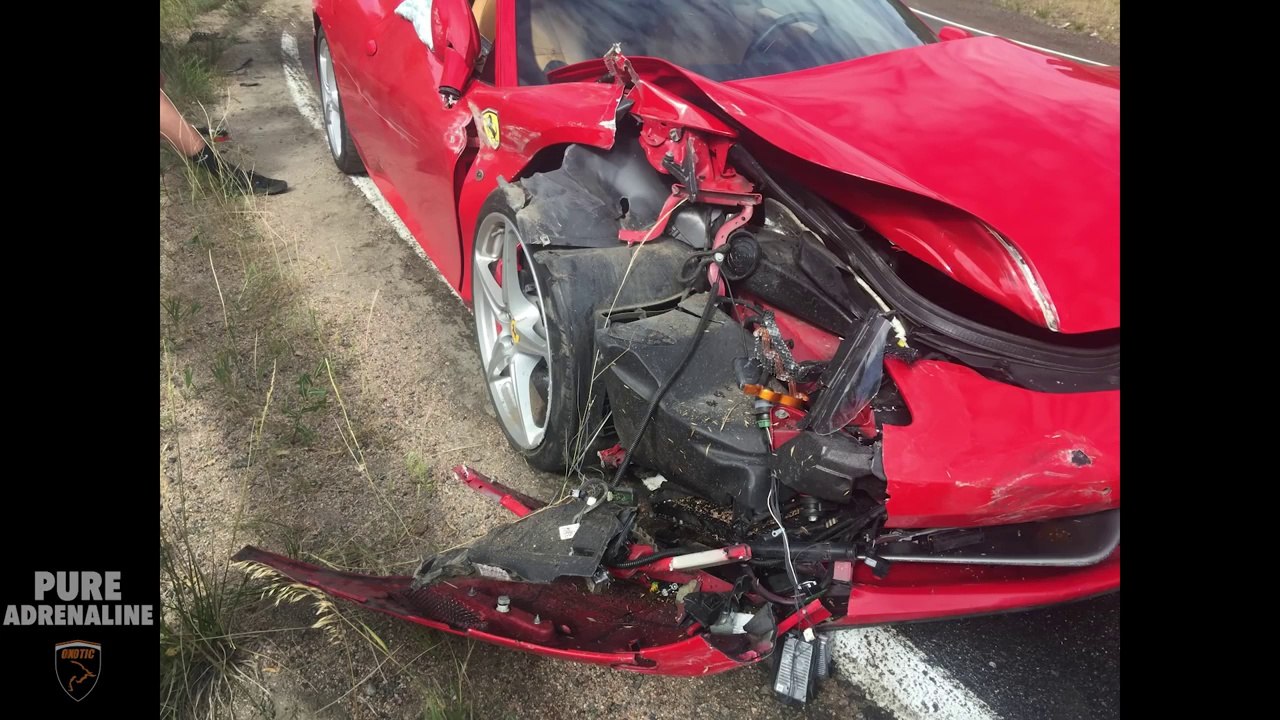 Il éclate sa Ferrari 458 Italia en essayant d'épater sa copine en roulant trop vite