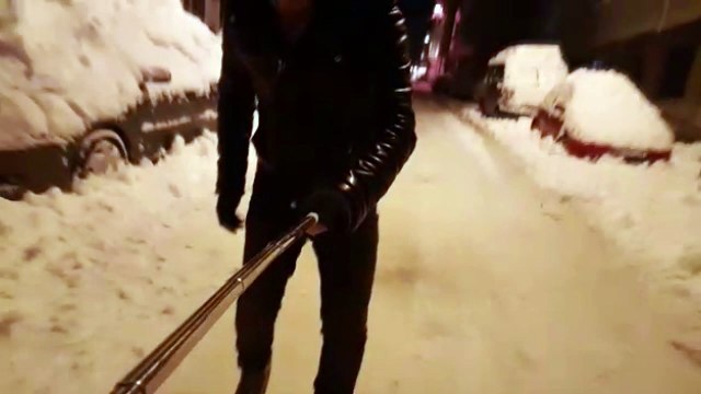 İnsanlar yürüyemezken o buz pateni yaptı