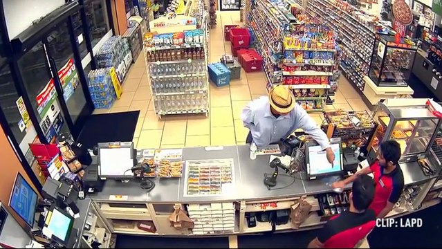 Il braque une supérette avec.. sa main droite !