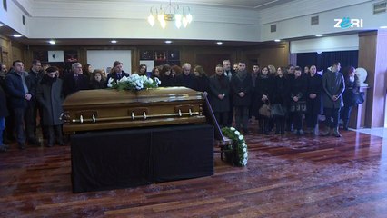 Mbahen homazhe para arkivolit të gazetarit, publicistit dhe profesorit Ramiz Kelmendi.