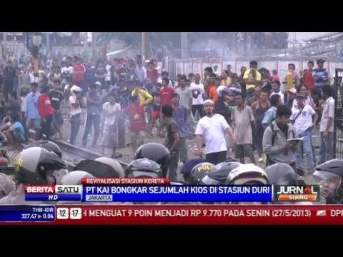 PT KAI Bongkar Sejumlah Kios di Stasiun Duri