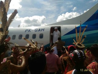 Di Bandara Sintang, Kalimantan Barat, Ustad Provokator Tengku Zulkarnaen di Hadang Suku Dayak