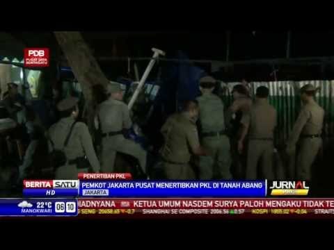 Pemkot Jakarta Pusat Menertibkan PKL di Tanah Abang