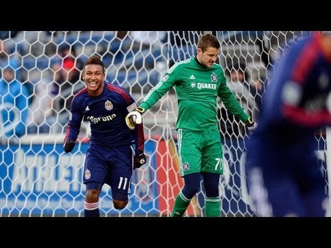 GOAL: Juan Agudelo curls in the finish | Chicago Fire vs Chivas USA
