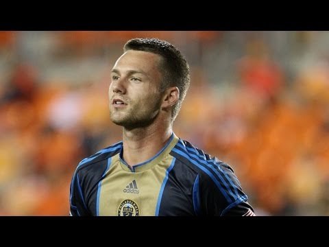 GOAL: Jack McInerney drives in the rebound | Philadelphia Union vs New England Revolution