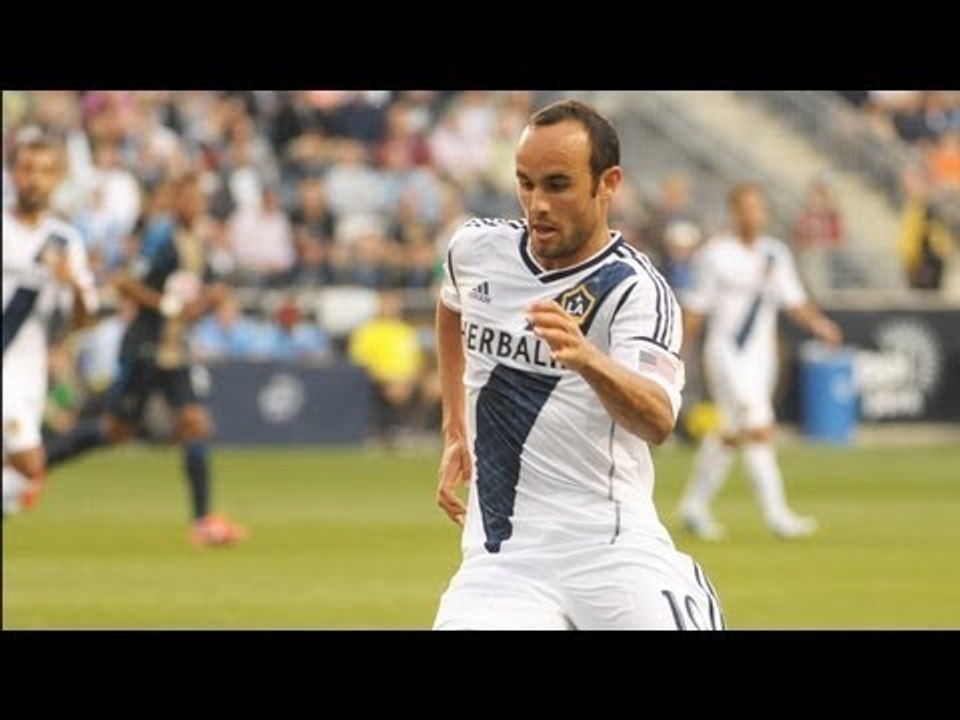 GOAL: Landon Donovan eases one in the net