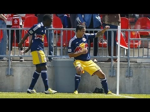 GOAL: Tim Cahill finishes after Thierry Henry dummy | Toronto FC vs New York Red Bulls