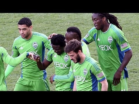 GOAL: Obafemi Martins scores off the rebound | Colorado Rapids vs Seattle Sounders FC