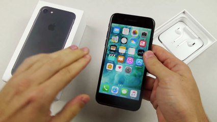 What Happens If You Trap an iPhone 7 in Rubber?