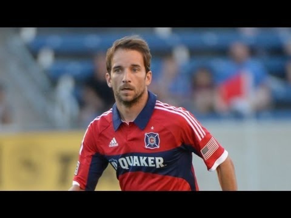 GOAL: Mike Magee slips it past Nielsen from the top of the box | Chicago Fire vs. Sporting KC