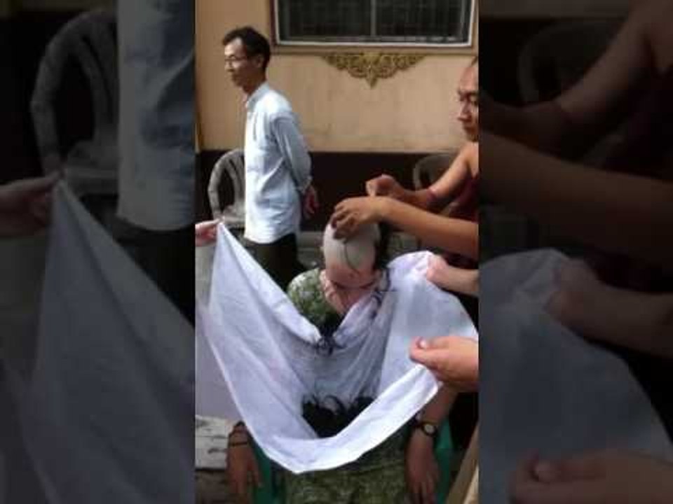 Woman headshave straight razor