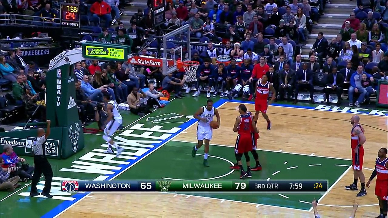 Giannis Antetokounmpo Dunk Over Morris Plus The Foul!     12.23.16-k-rjLJ9CB8Y