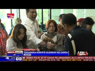 Tersangka Korupsi Dijenguk Keluarga di KPK