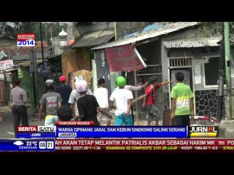 Warga Cipinang Jagal dan Kebon Singkong Tawuran