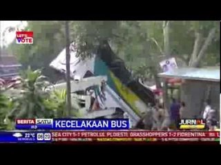 Tiga Mesin Derek Angkat Bangkai Bus Giri Indah