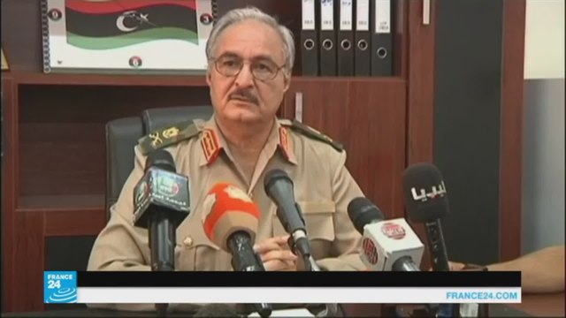 خليفة حفتر يزور حاملة الطائرات اروسية