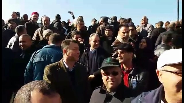 أحد الأساتذة يتوجه بالسب لوالد ناجي جلول أمام مجموعة من التلاميذ في الوقفة الإحتجاجية بالقصبة!