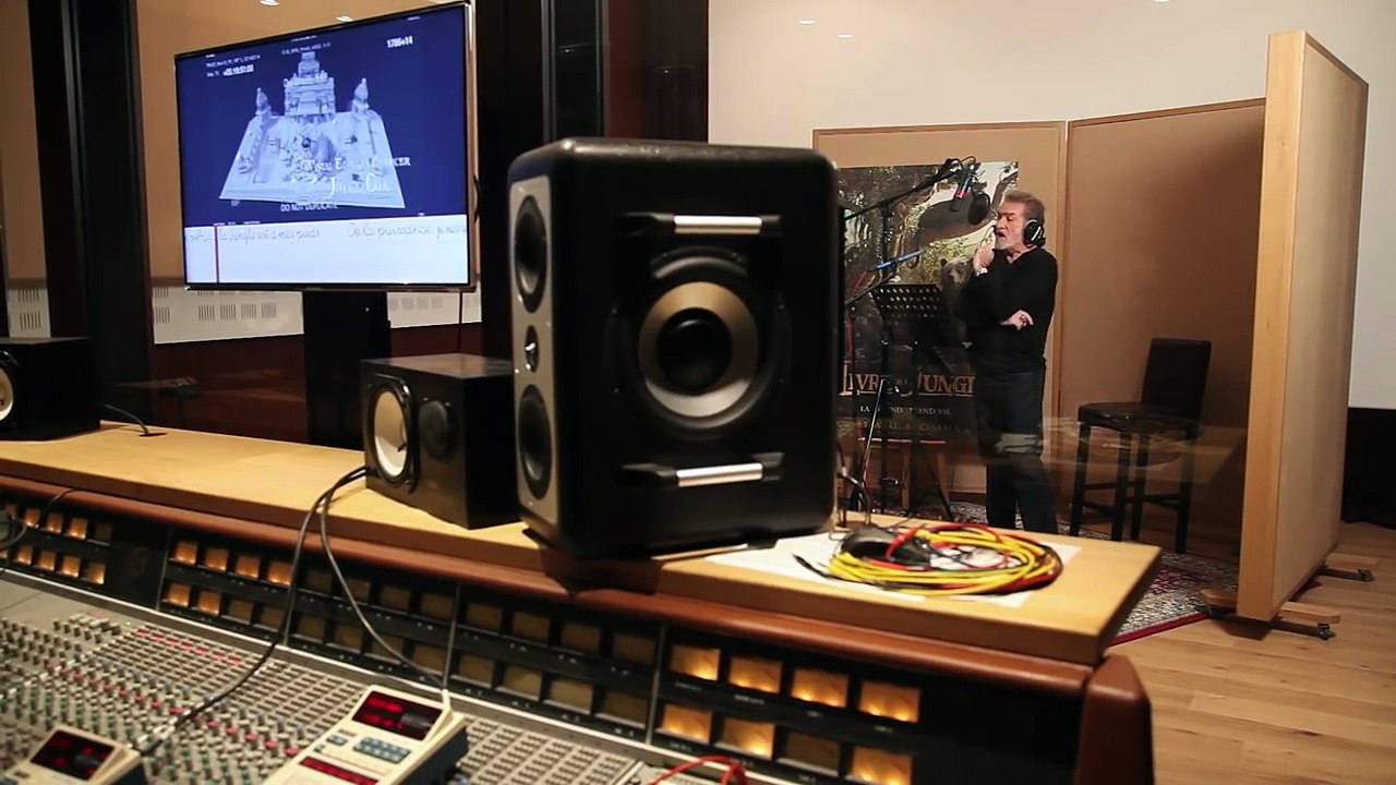 Le Livre de la Jungle - Reportage  - Eddy Mitchell chante le Roi Louie !-ia5eEQmGWPI