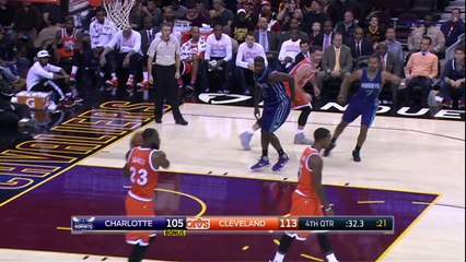 LeBron James Powers In The And One Layup!  _   12.10.16-ayo-Ntj8Aec