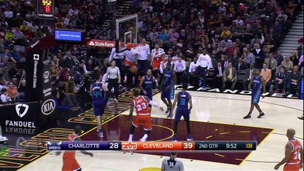 LeBron James Punches Reverse Dunk Against Charlotte  _  12.10.16-nMjtcbzfspo
