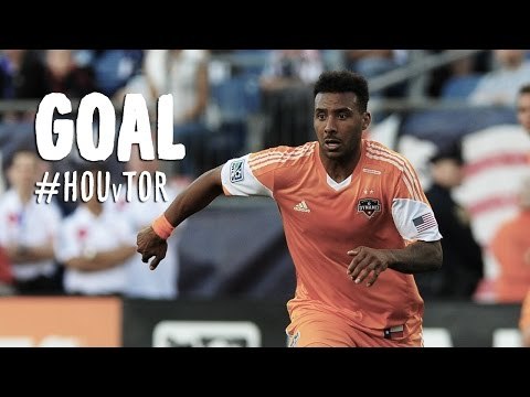 GOAL: Giles Barnes curls a long range shot past Bendik | Houston Dynamo vs Toronto FC