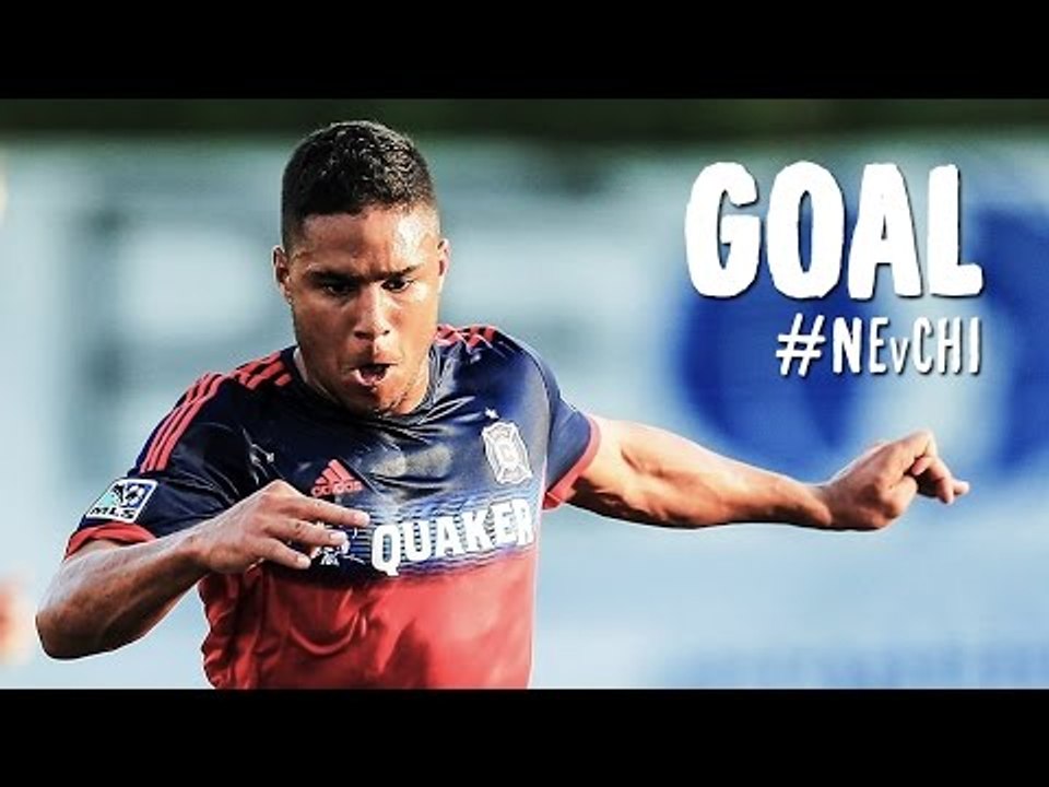 GOAL: Quincy Amarikwa muscles his way past Farrell | New England Revolution vs. Chicago Fire