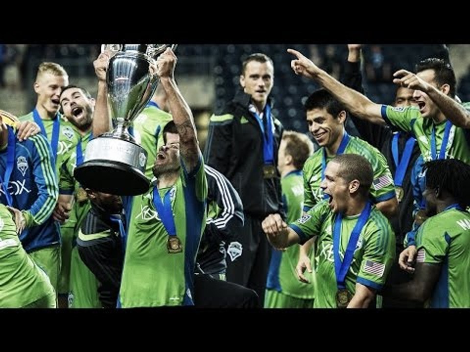 Clint Dempsey celebrates winning his first club trophy with 2014 US Open Cup victory