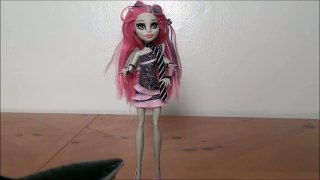 Mega Sharks Attack Monster High Dolls Clawdeen Wolf & Rochelle Go