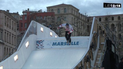 Premier entraînement pour les patineurs de l'extrême sur le Vieux-Port de Marseille