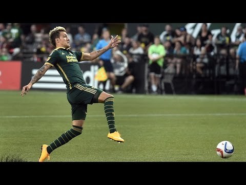 GOAL: Maxi Urruti volleys in the late equalizer for the Timbers