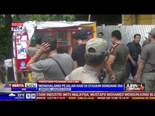 Puluhan Lapak PKL di Stasiun Gondangdia Dibongkar
