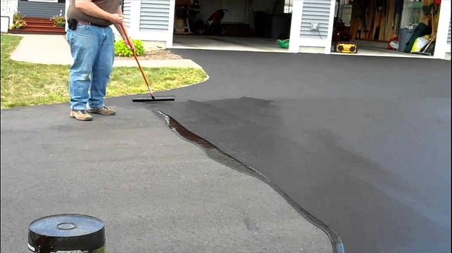 How to Seal an Asphalt Driveway