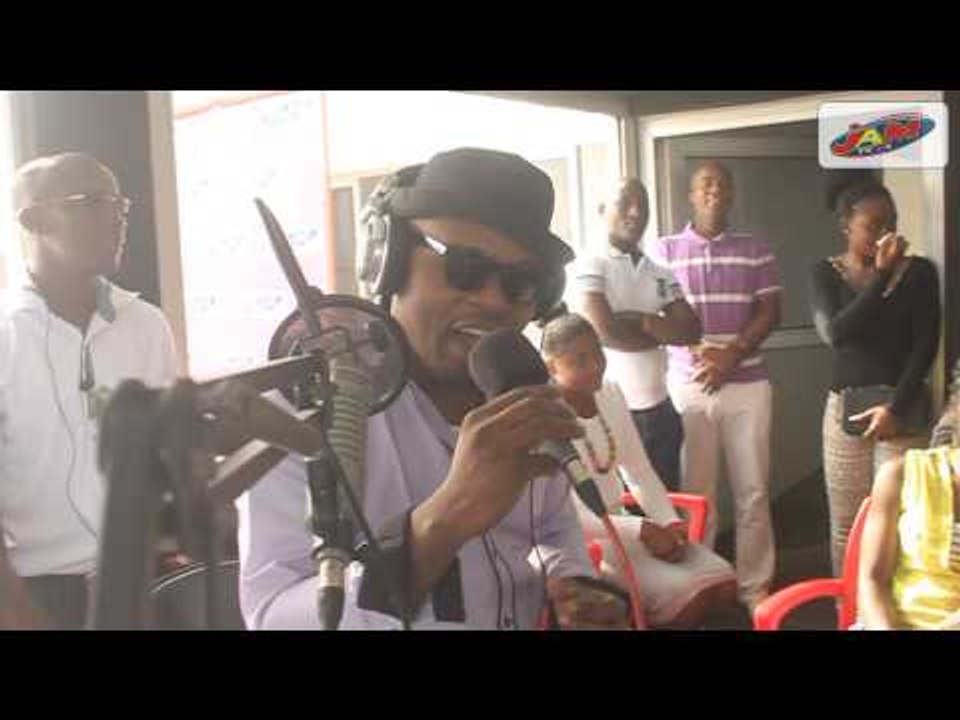 LE MEILLEUR DU "6-10" ● MIKE CHANTE POUR SON ANNIVERSAIRE