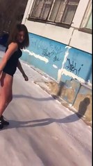 Приколы с девушками она показывает ЭТО и боится своего папу