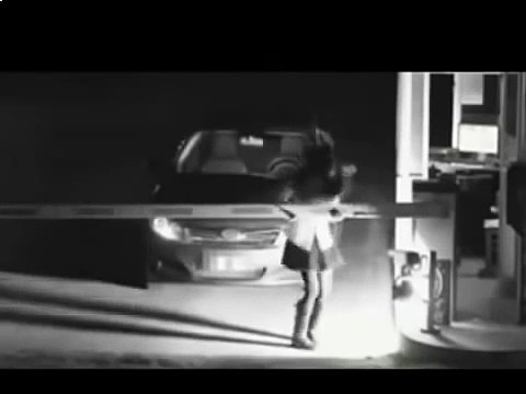 Девушка сильно испугала охранника Смотрите прикол!