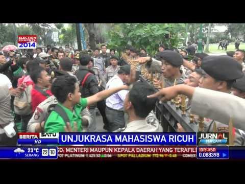 Massa HMI Demo Jokowi di Balai Kota Jakarta