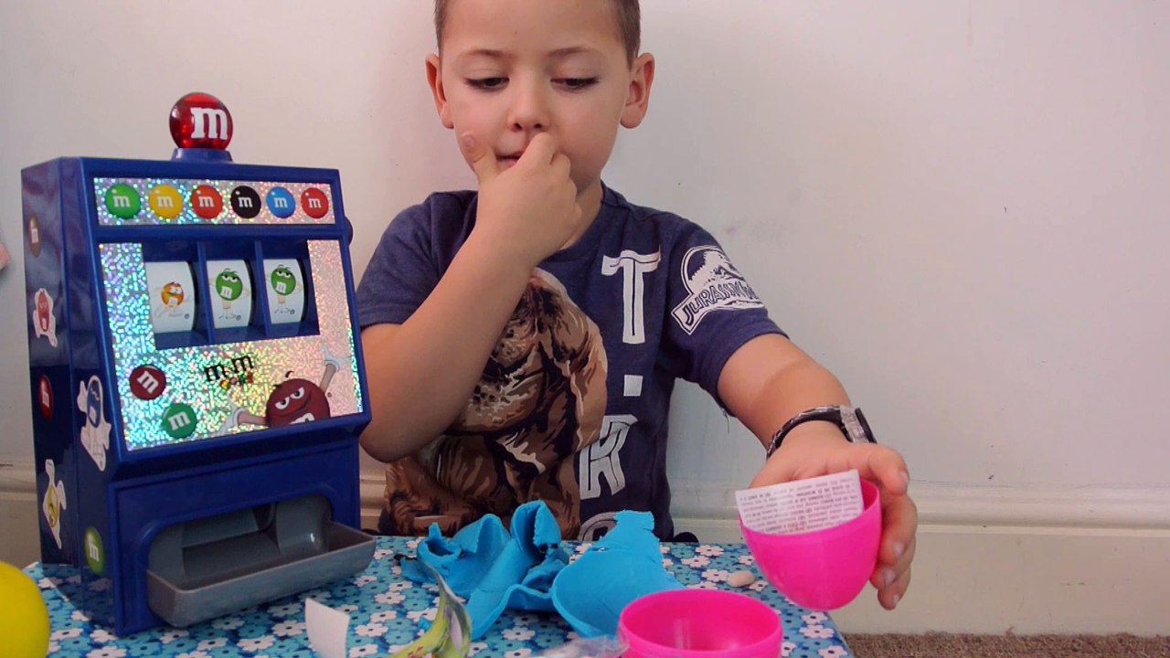 M&M Surprise Eggs, M and M's Vending machine, Kinder surprise Eggs Opening, M&M' challenge