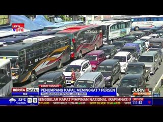 Antrean Bus dan Mobil Pribadi Mengular di Pelabuhan Ketapang