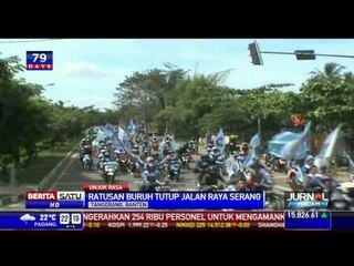 Ratusan Buruh Tutup Jalan Raya Serang