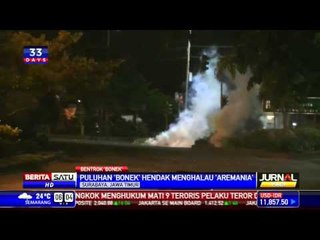 Puluhan Bonek Bentrok dengan Polisi