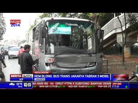 Rem Blong, Transjakarta Hantam 3 Mobil